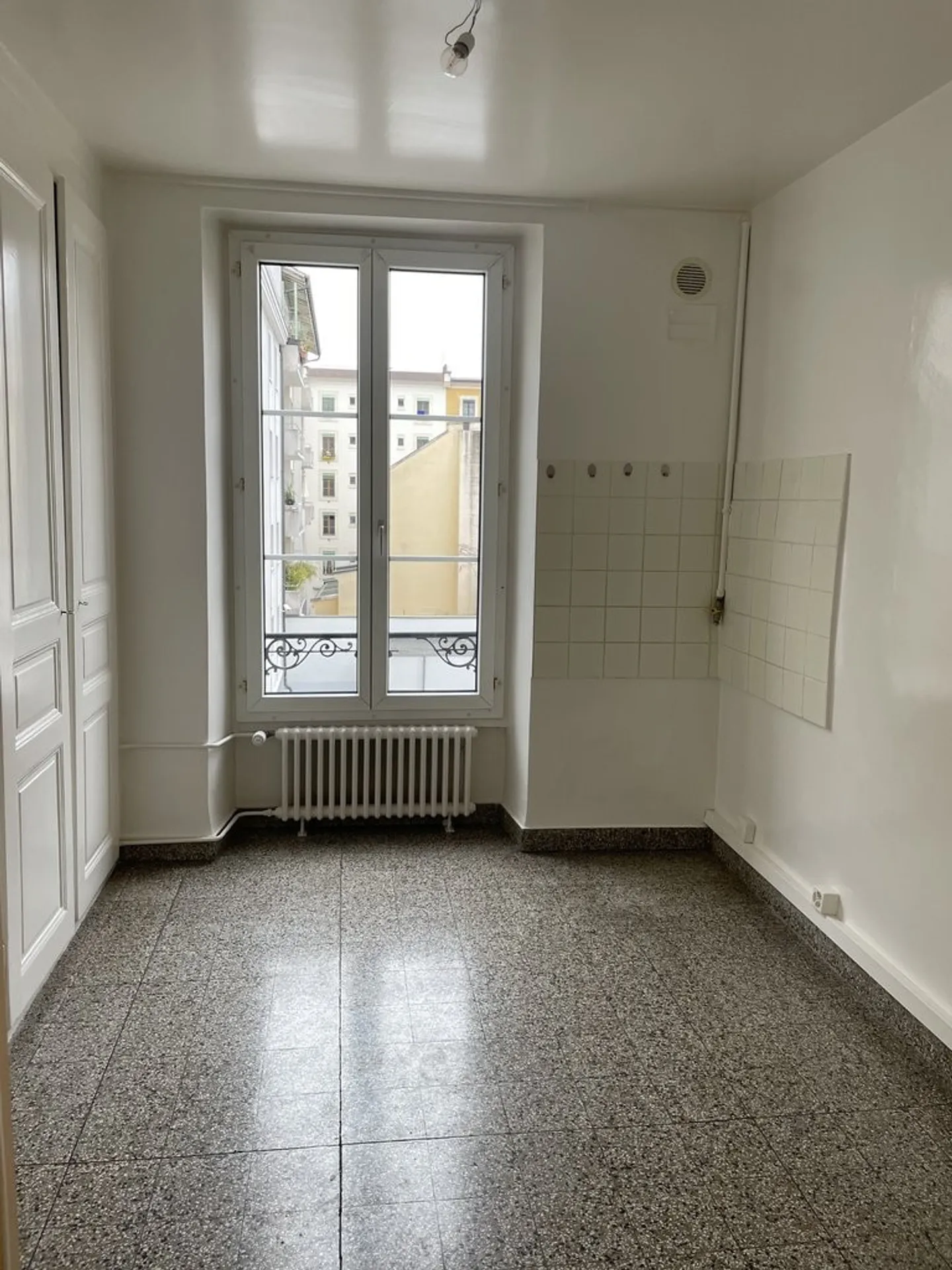 Charming City Center Apartment - Photo 3 of 5