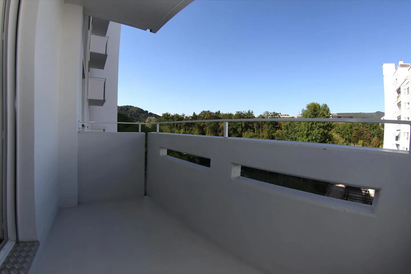 Apartment for rent - Photo 10 of 11