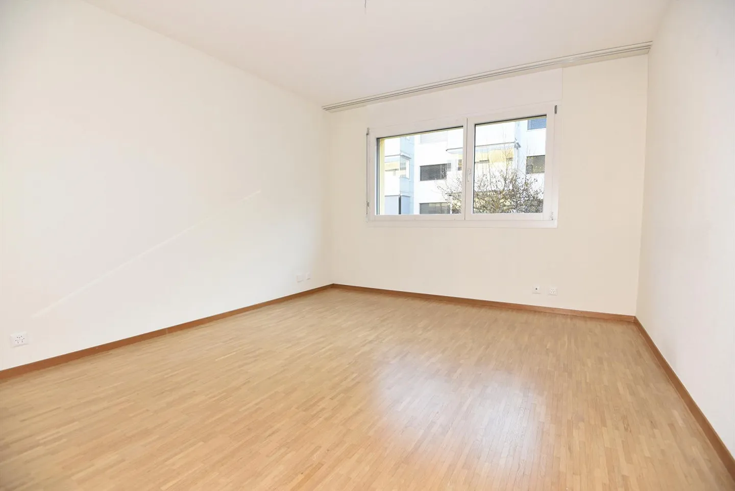 Beautiful apartment in a green setting - Photo 4 of 9