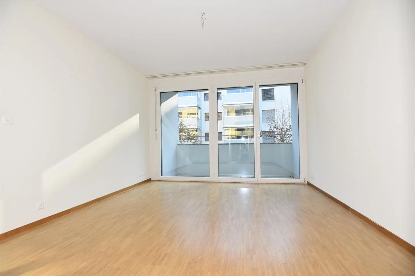 Beautiful apartment in a green setting - Photo 5 of 9
