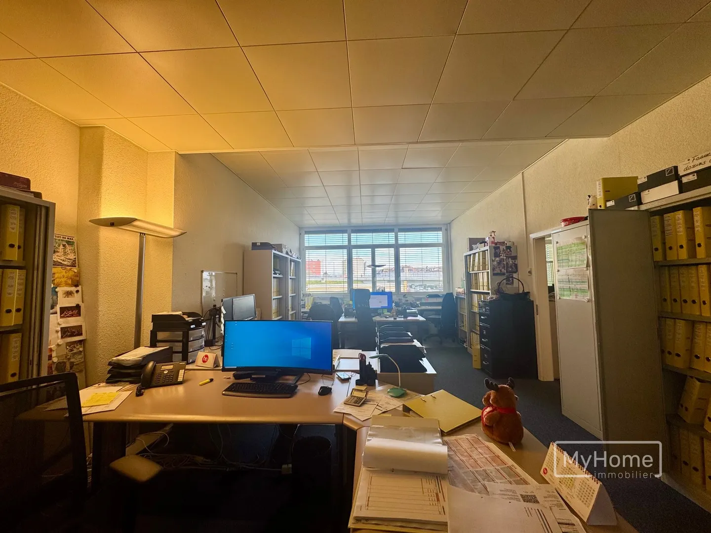 Surface de bureaux de 345 m2 à louer - Photo 2 sur 9