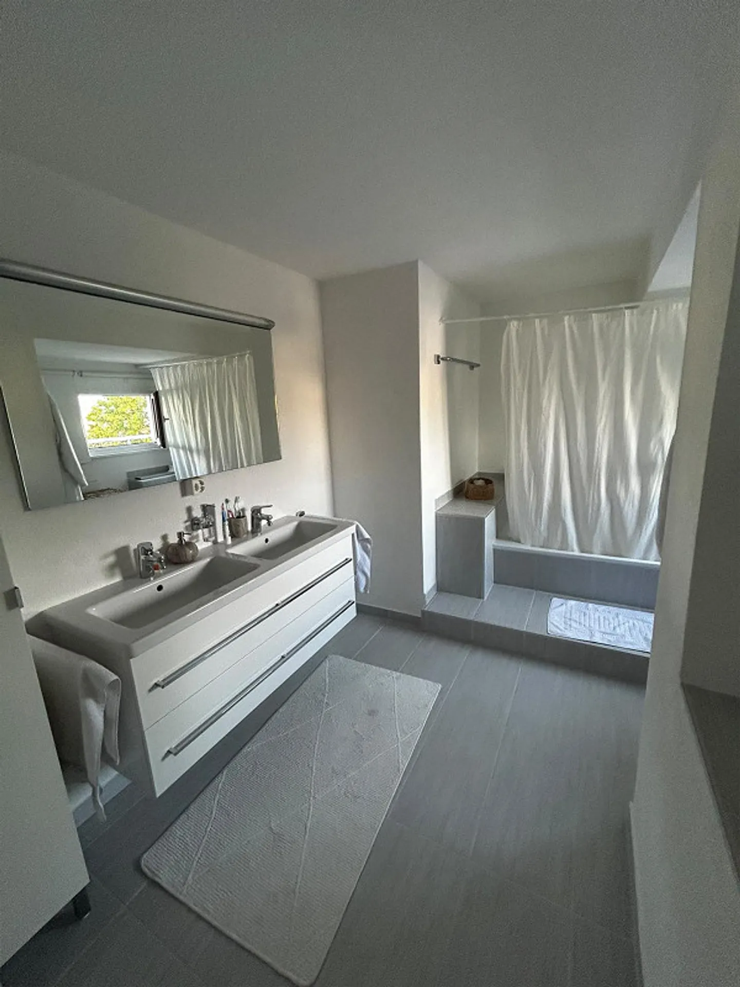 Spacious 4.5 Room Attic with Rooftop Terrace - Photo 16 of 25