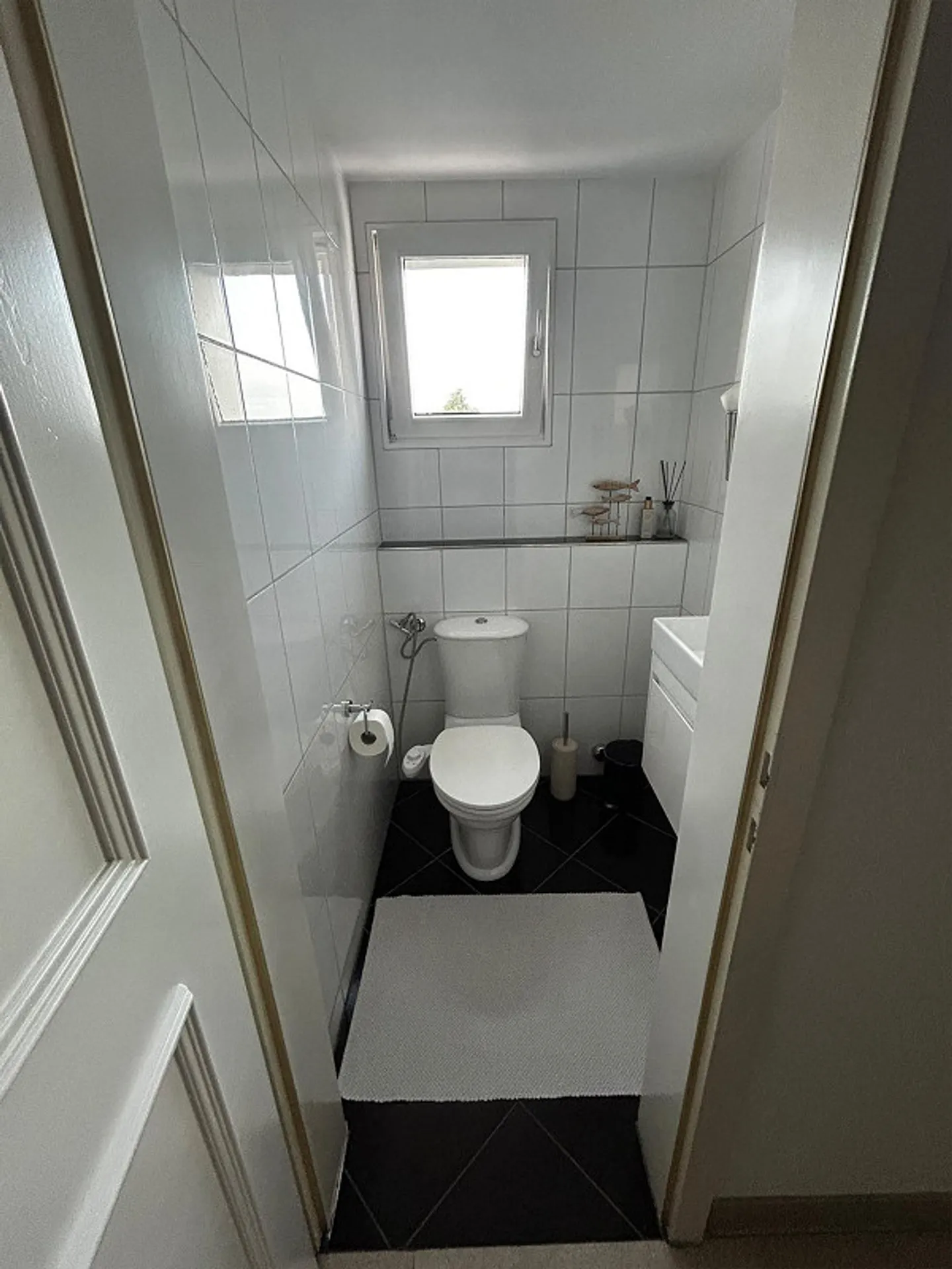 Spacious 4.5 Room Attic with Rooftop Terrace - Photo 19 of 25