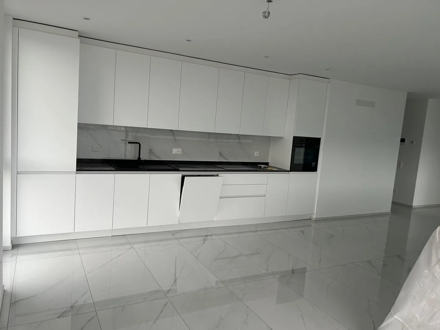 Appartement moderne et confortable de 4,5 pièces à Vacallo : espace, luxe et confort - Photo 4 sur 7