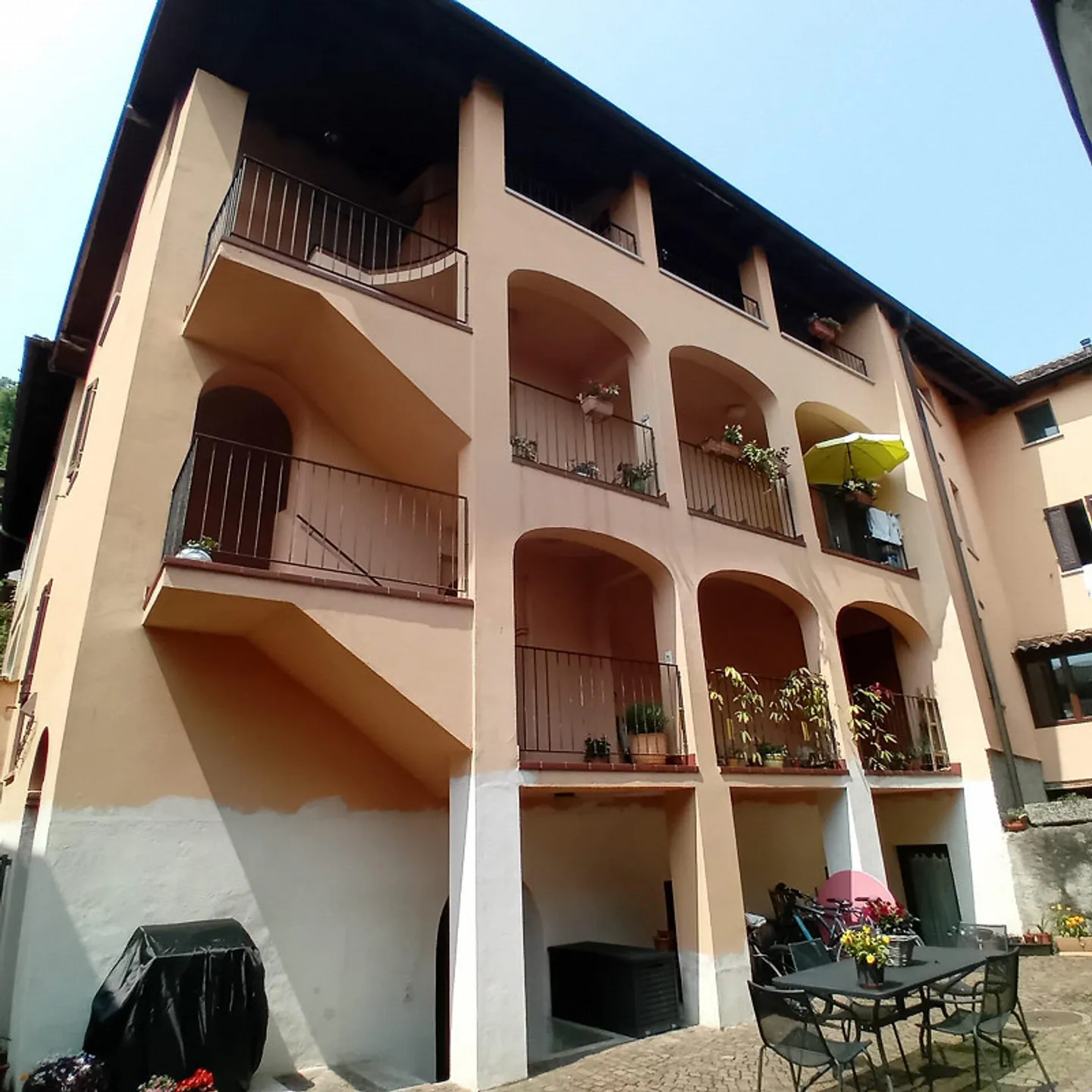 AFFASCINANTE E ACCOGLIENTE 3.5 LOCALI NEL CUORE DI CASLANO - Foto 1 di 17