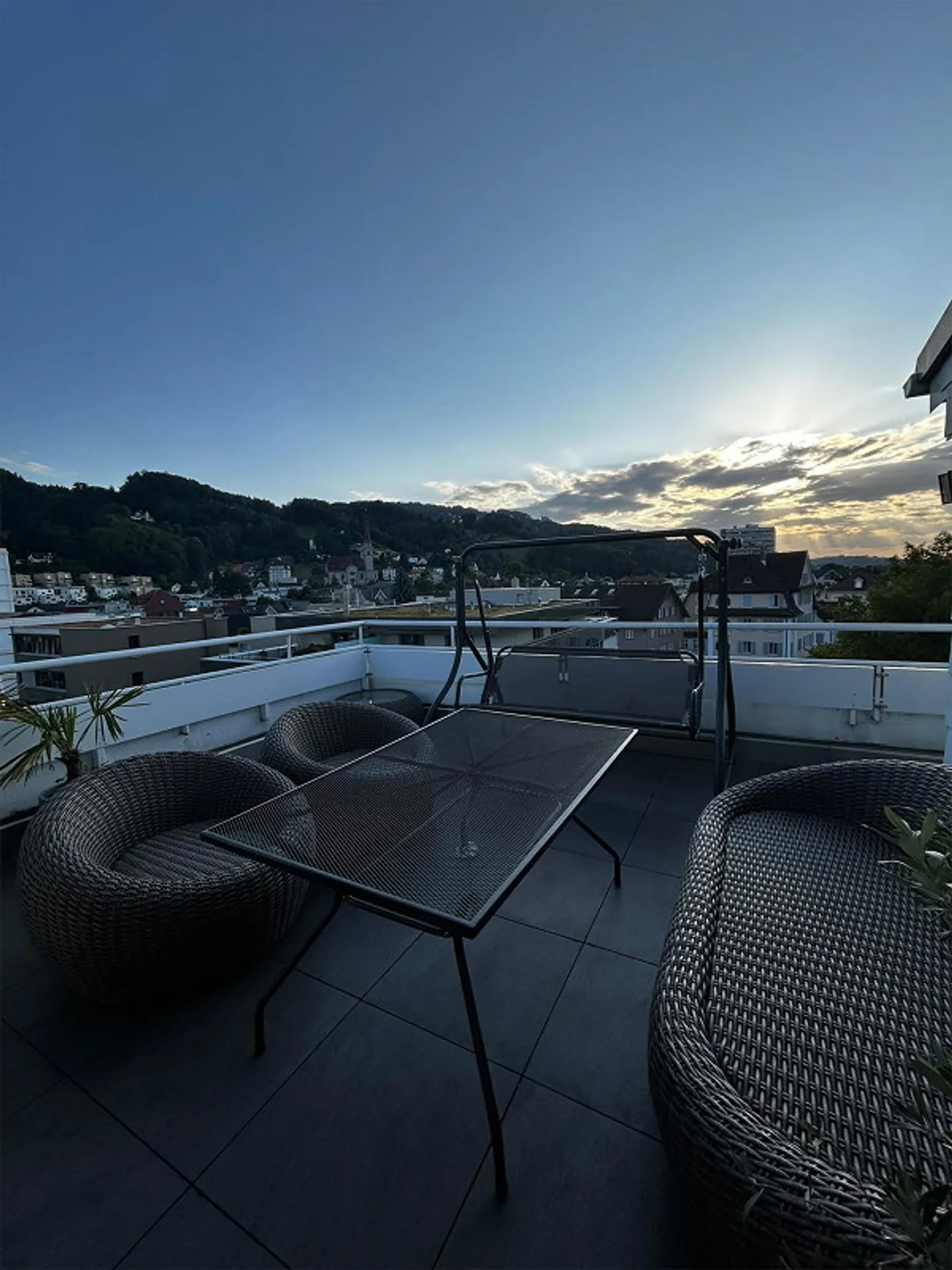 Spacious 4.5 Room Attic with Rooftop Terrace - Photo 17 of 25