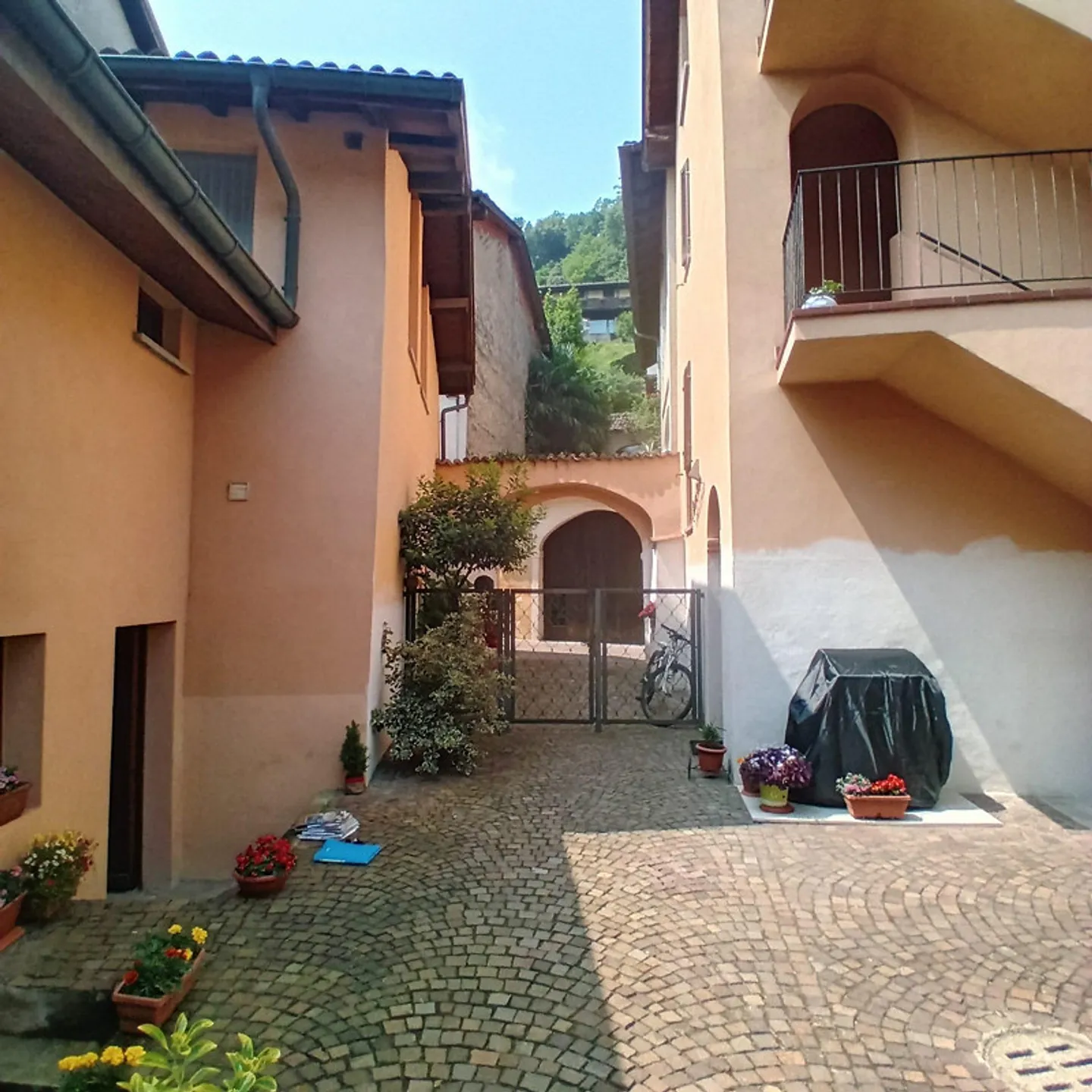 AFFASCINANTE E ACCOGLIENTE 3.5 LOCALI NEL CUORE DI CASLANO - Foto 2 di 17