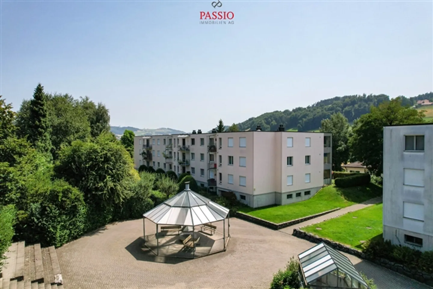 Family-friendly 4.5-room apartment with fireplace and winter garden - Photo 2 of 19