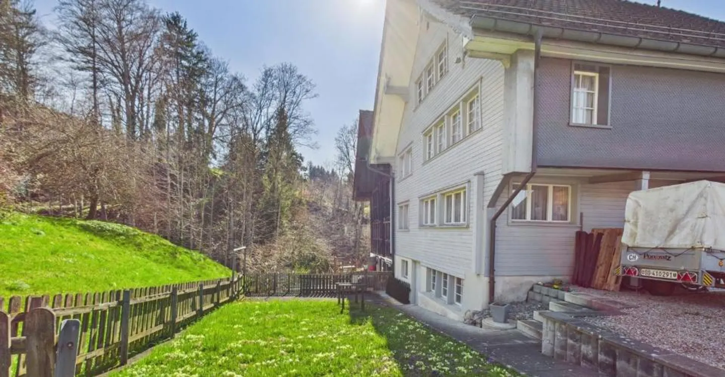 Historischer Charme trifft modernste Energetik: Totalsaniert mit eigenem Garten und zwei Aussenstellplätzen - Foto 8 di 10