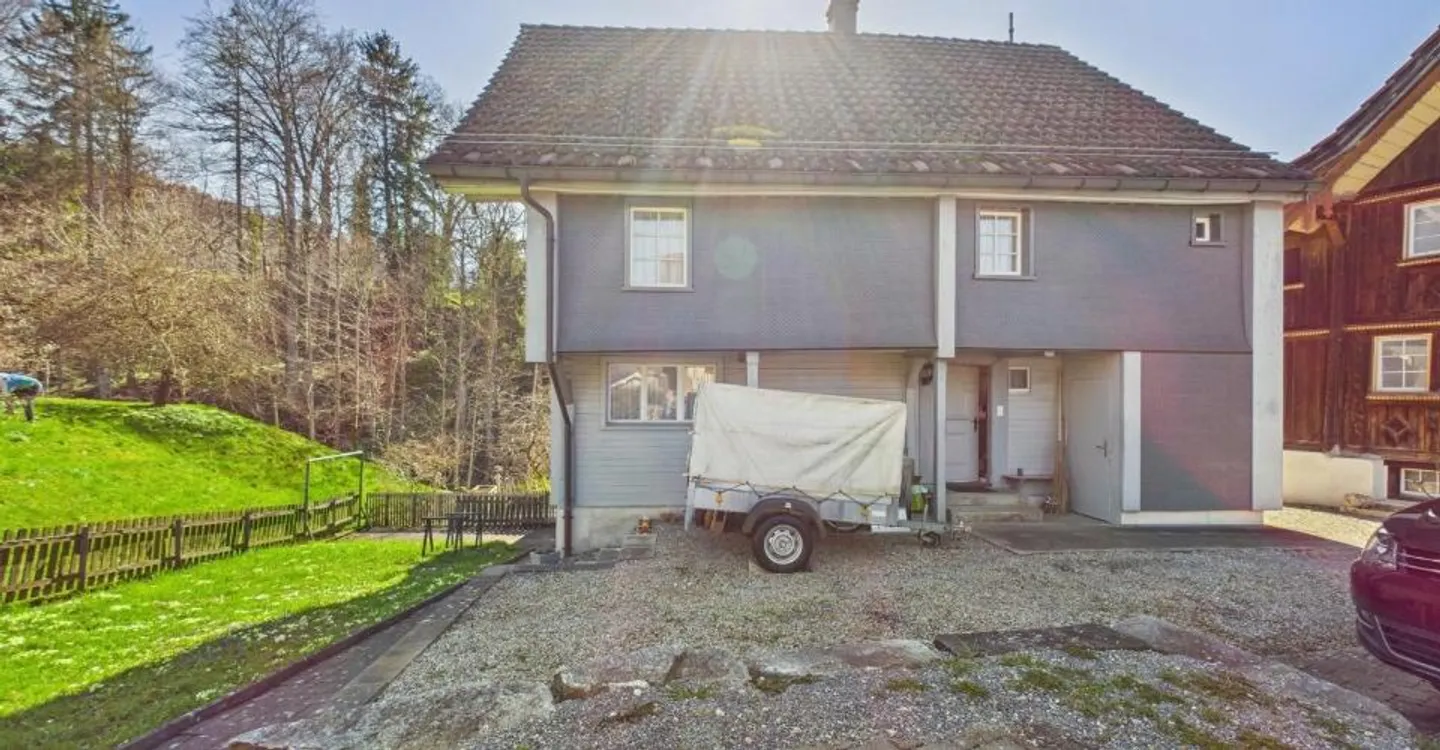 Historischer Charme trifft modernste Energetik: Totalsaniert mit eigenem Garten und zwei Aussenstellplätzen - Foto 9 di 10