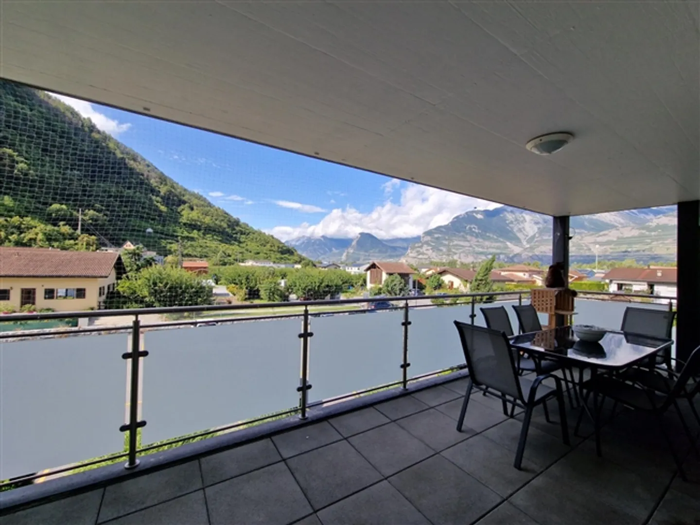 Magnifique et moderne appartement de 2.5 pièces à Aproz - Photo 1 sur 13