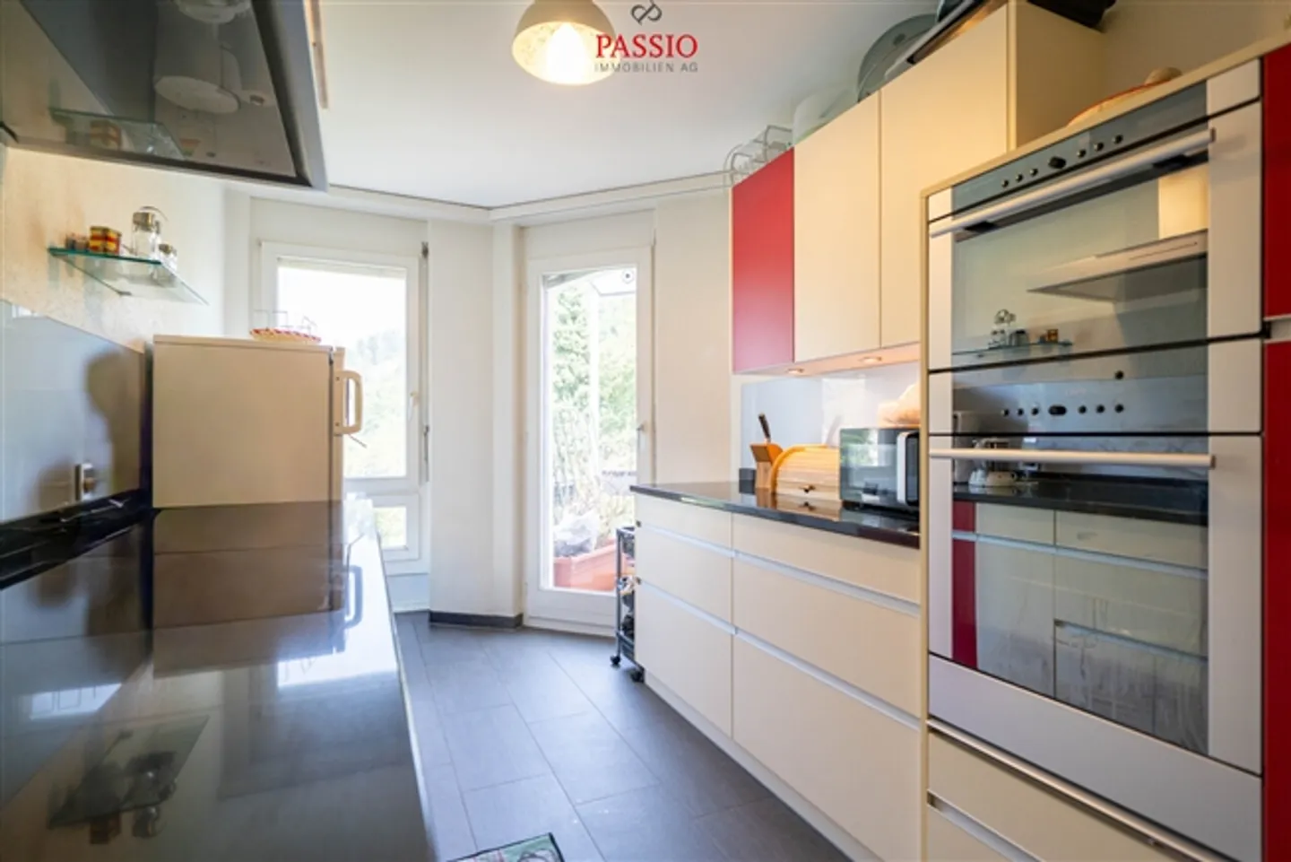 Family-friendly 4.5-room apartment with fireplace and winter garden - Photo 6 of 19