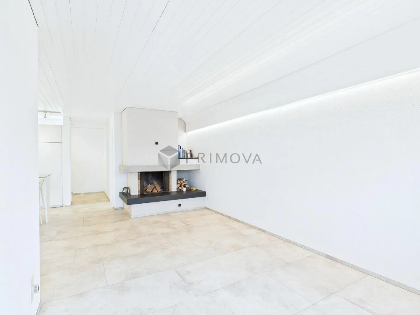 Votre nouveau refuge, la 2.5 pièces récemment rénovée avec cheminée crépitante à Auw - Photo 2 sur 8