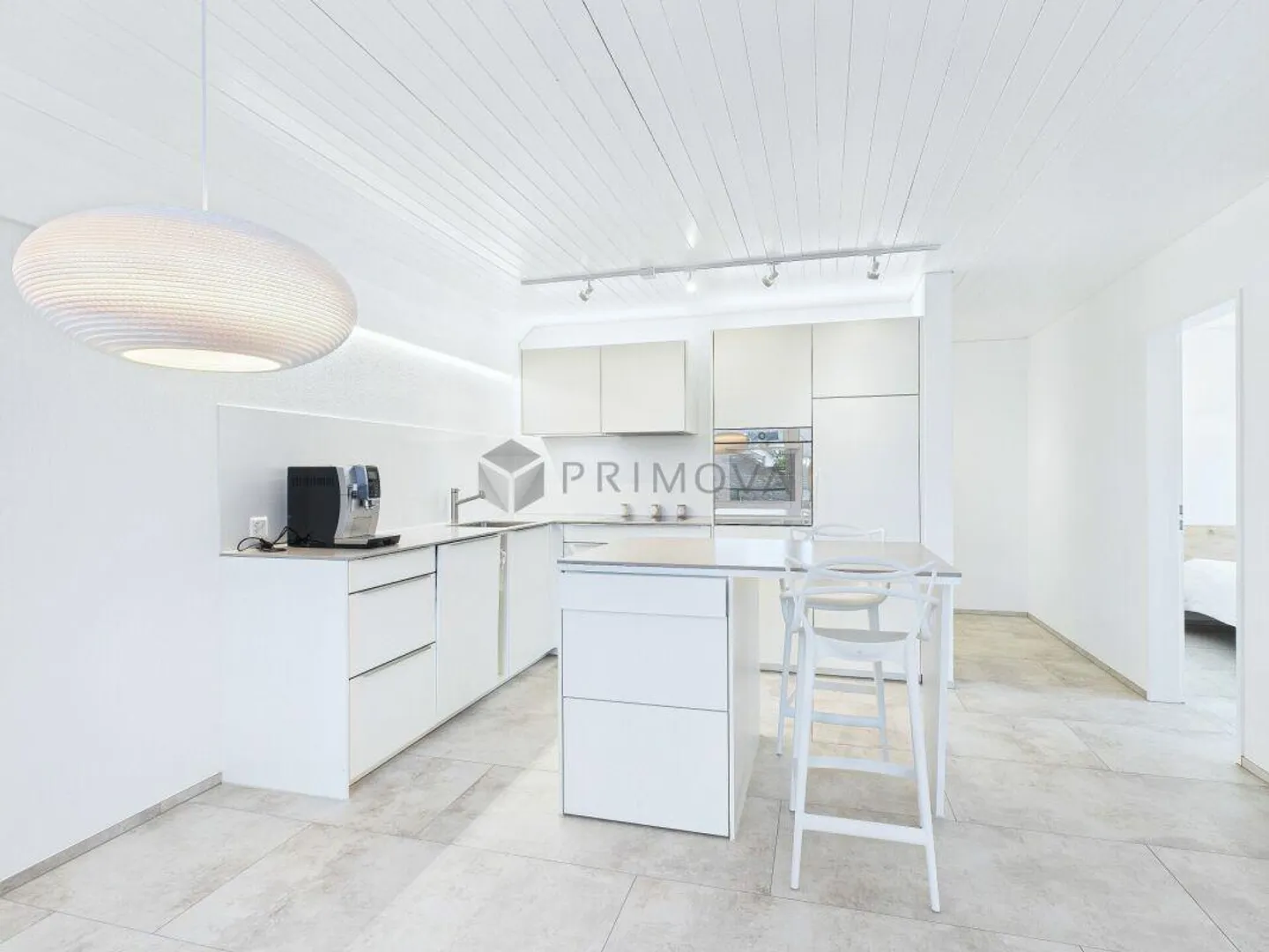 Votre nouveau refuge, la 2.5 pièces récemment rénovée avec cheminée crépitante à Auw - Photo 3 sur 8