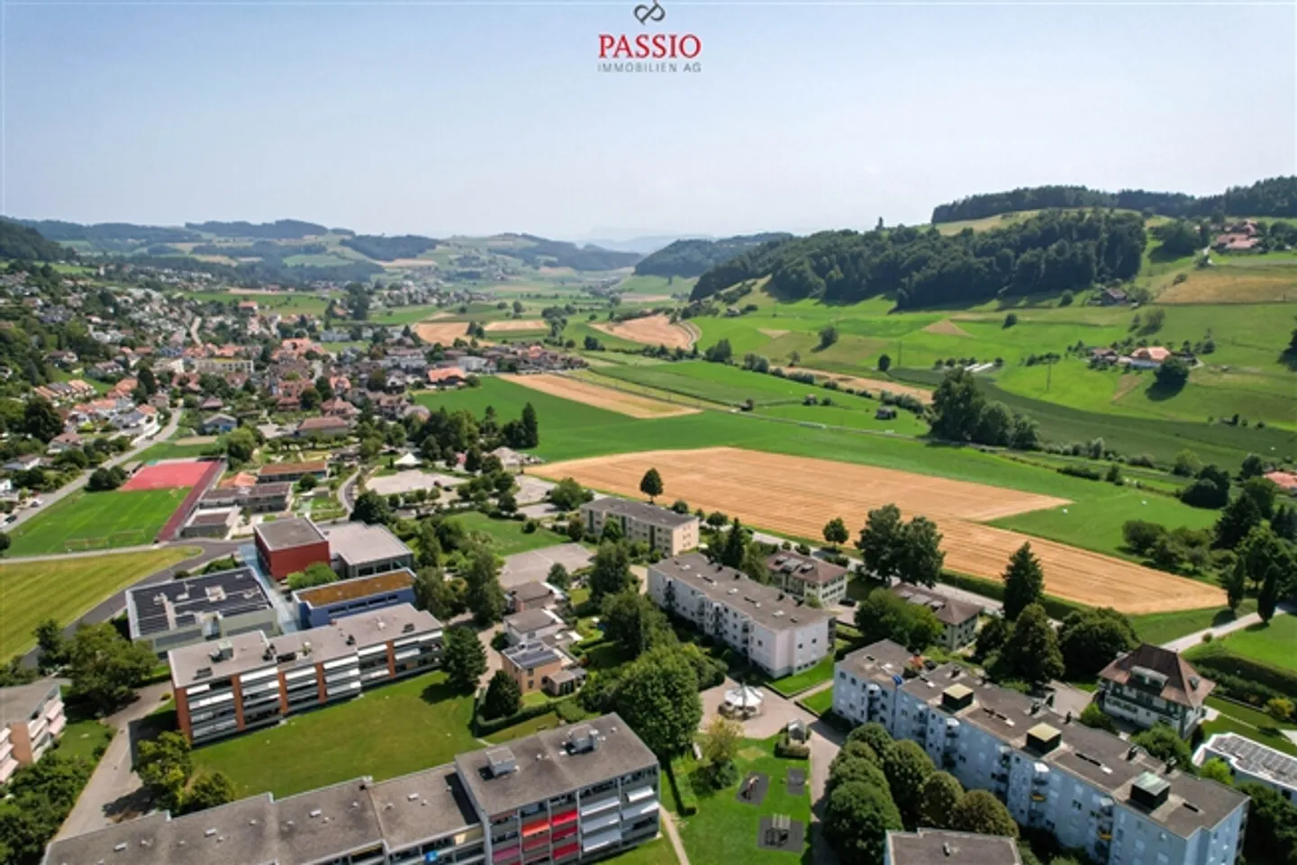 Family-friendly 4.5-room apartment with fireplace and winter garden - Photo 18 of 19