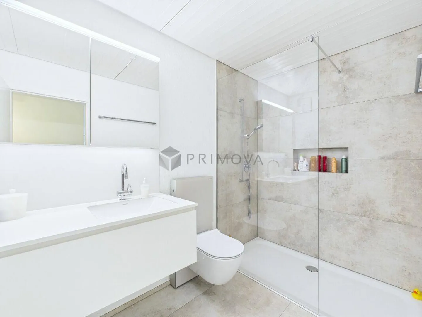 Votre nouveau refuge, la 2.5 pièces récemment rénovée avec cheminée crépitante à Auw - Photo 6 sur 8