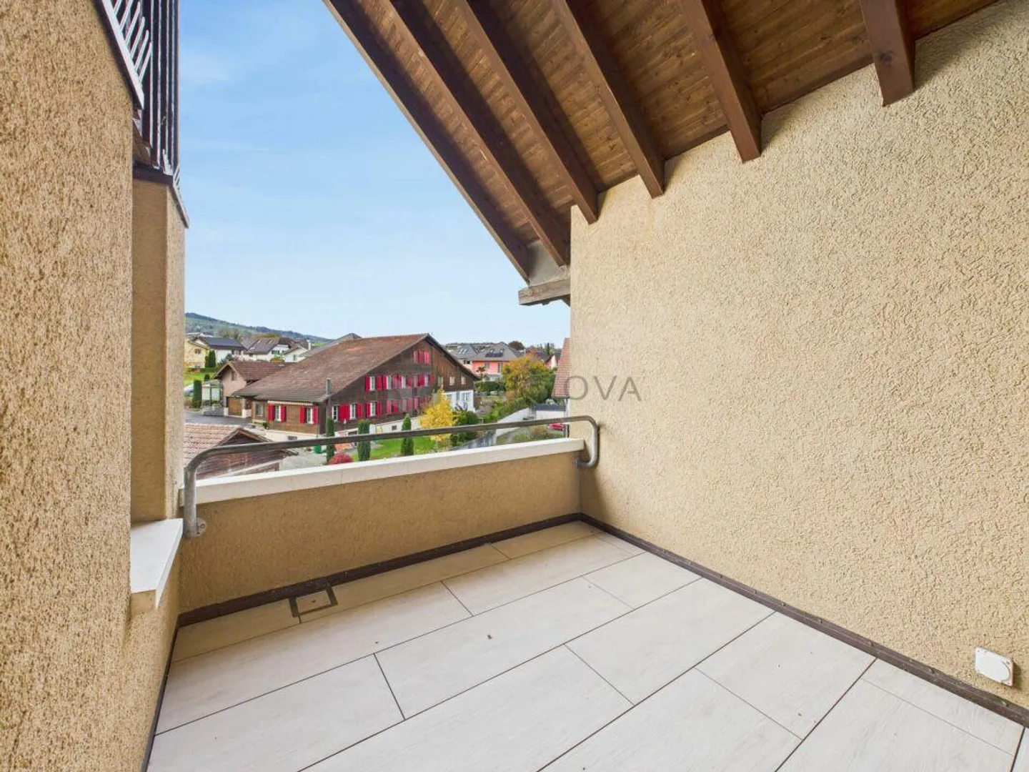 Votre nouveau refuge, la 2.5 pièces récemment rénovée avec cheminée crépitante à Auw - Photo 7 sur 8