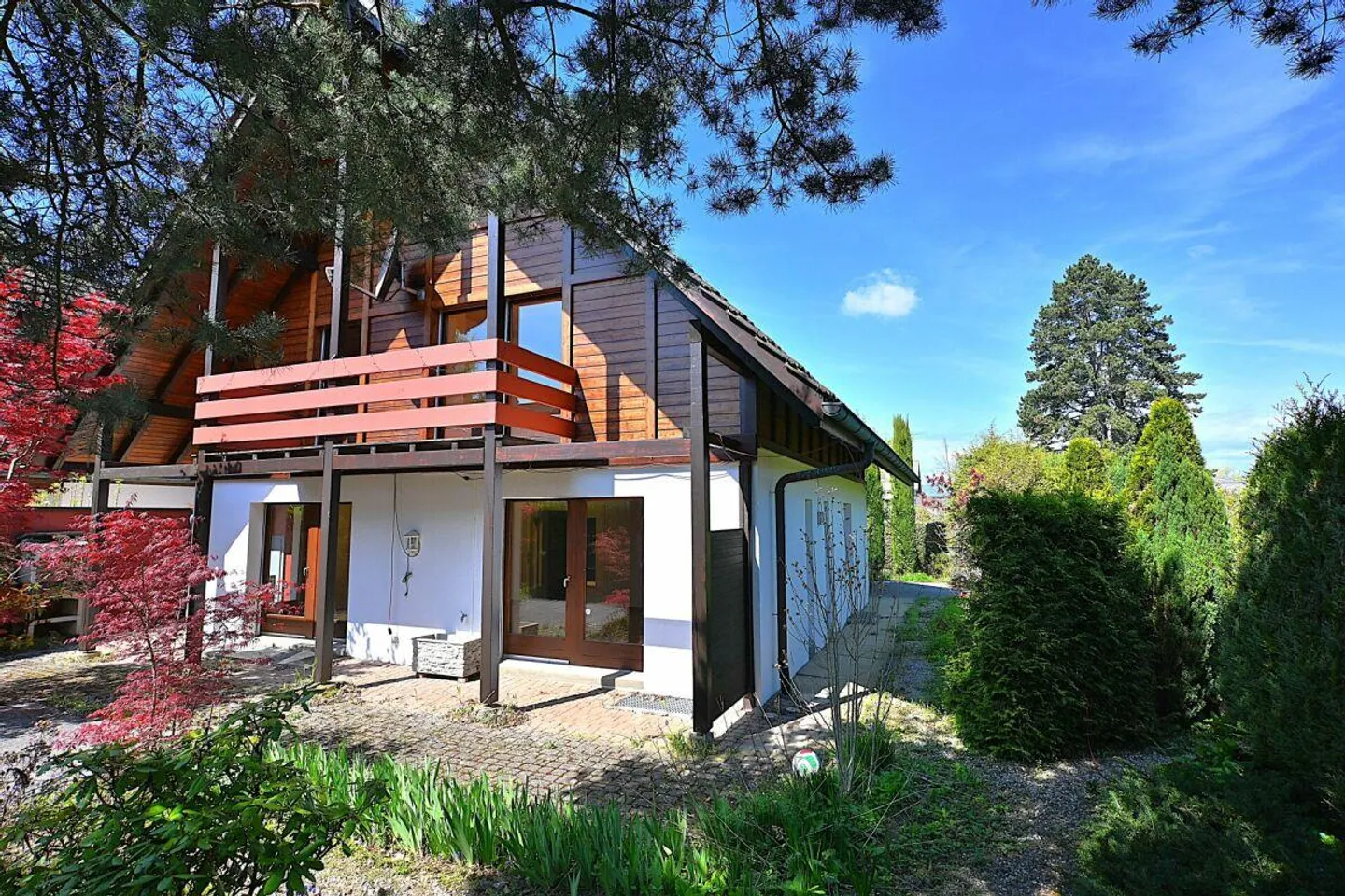 Casa unifamiliare accogliente e affascinante con 5,5 stanze in posizione privilegiata - Foto 1 di 11