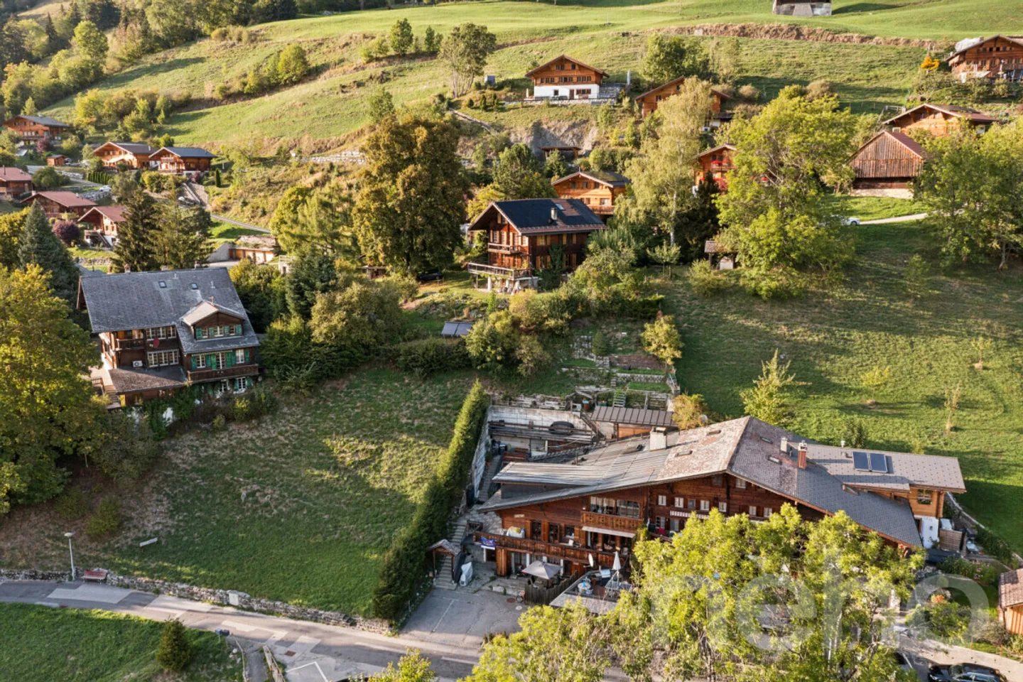 Rental investment building in Rossinière - Photo 2 of 12