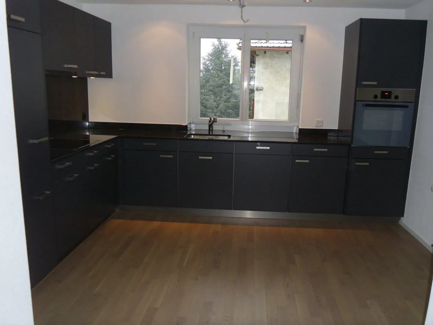 Modern 3.5-room penthouse apartment in a central location in Chur - Photo 3 of 5
