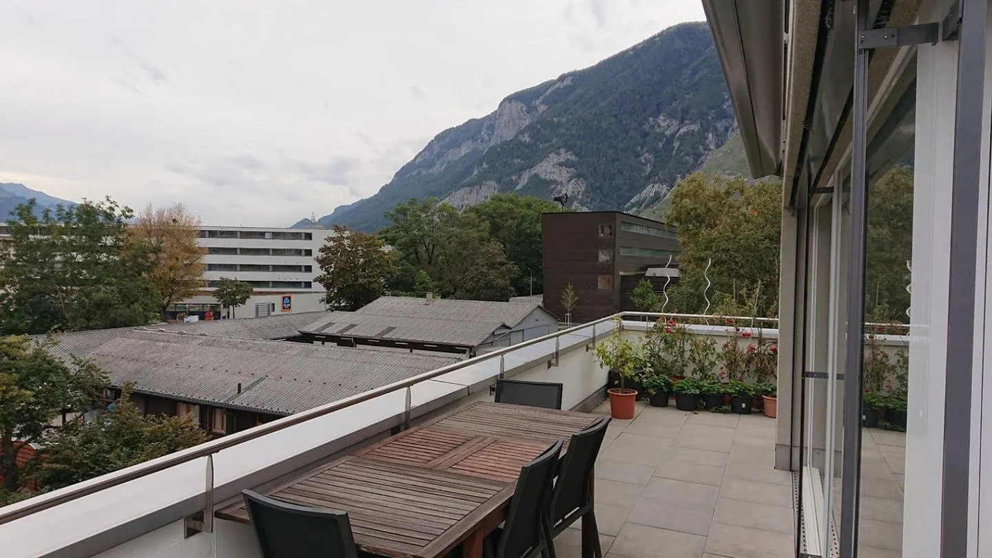 Modern 3.5-room penthouse apartment in a central location in Chur - Photo 2 of 5