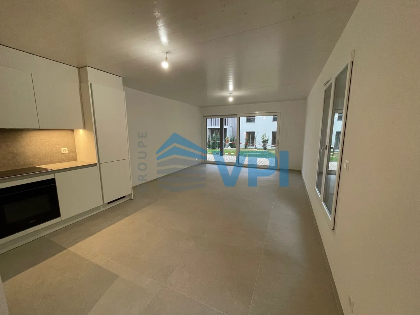 NEUE 6-ZIMMER-WOHNUNG MIT GARTEN - Foto 1 von 8