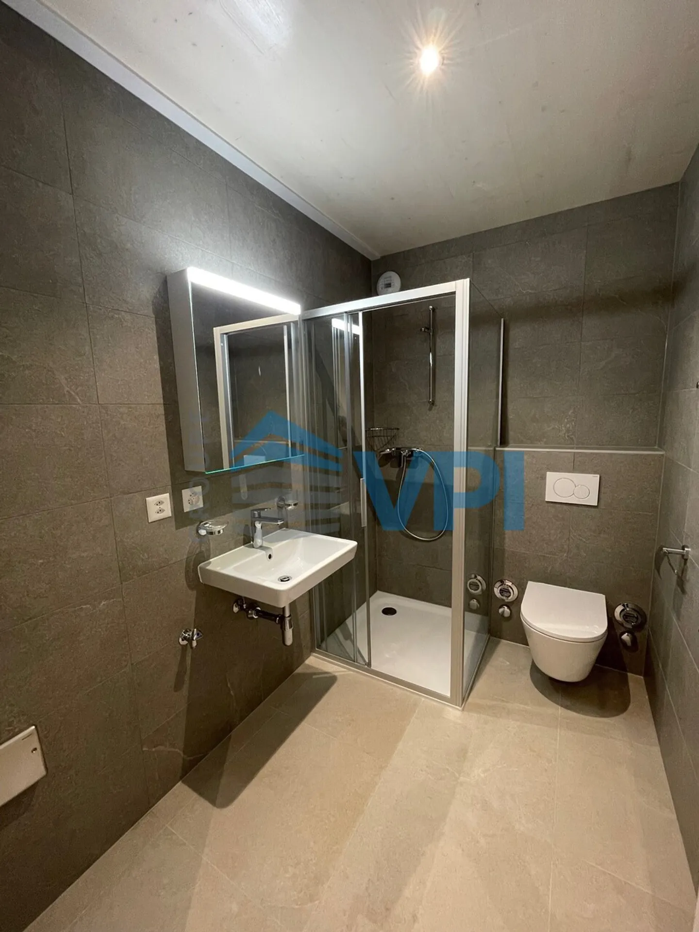 NEUE 6-ZIMMER-WOHNUNG MIT GARTEN - Foto 4 von 8