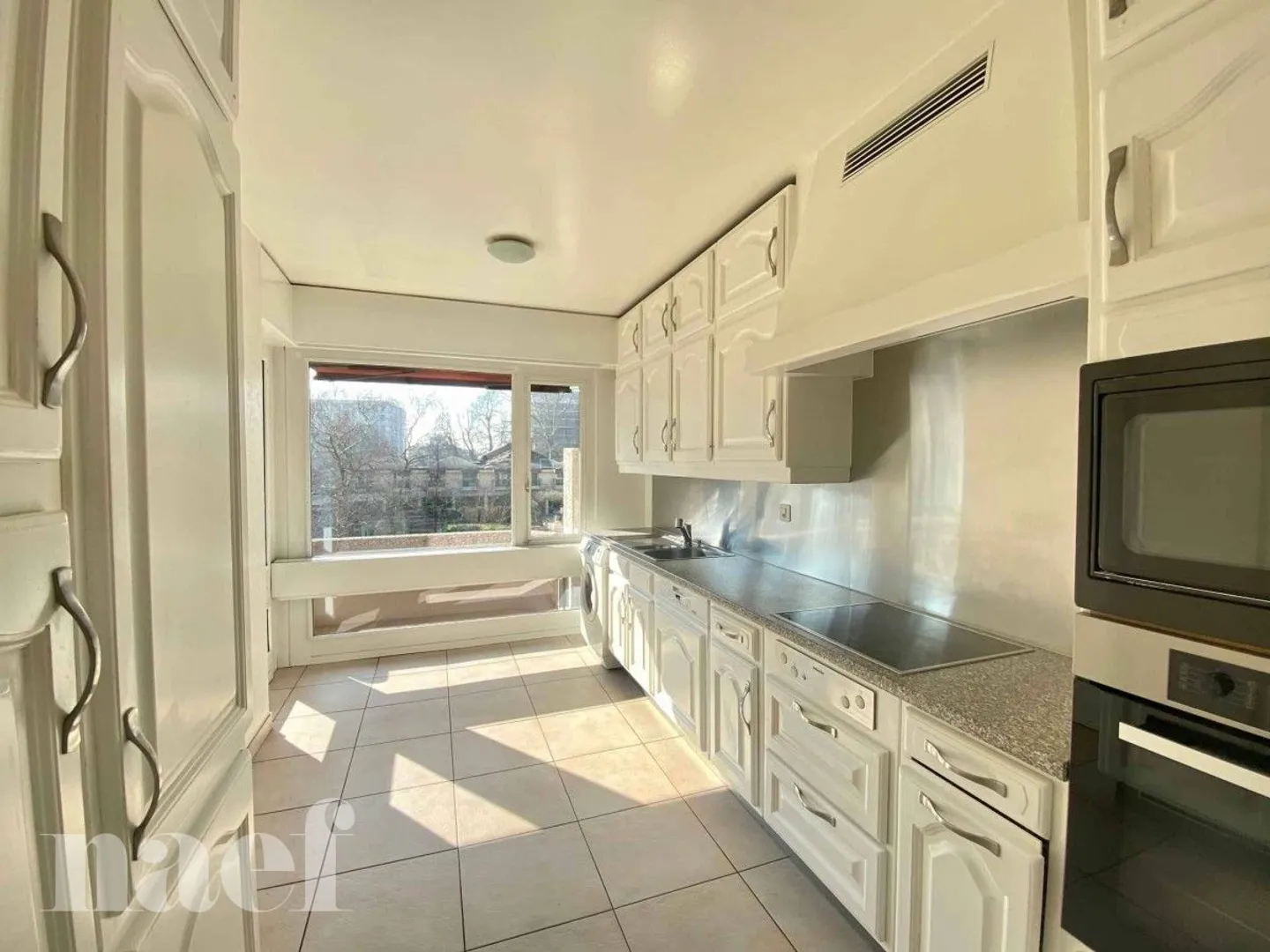 A beautiful and spacious accommodation close to the United Nations - Photo 2 of 13