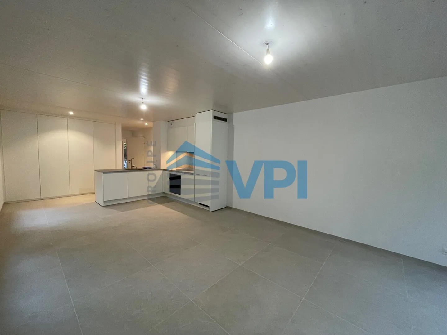 NEUE 6-ZIMMER-WOHNUNG MIT GARTEN - Foto 2 von 8