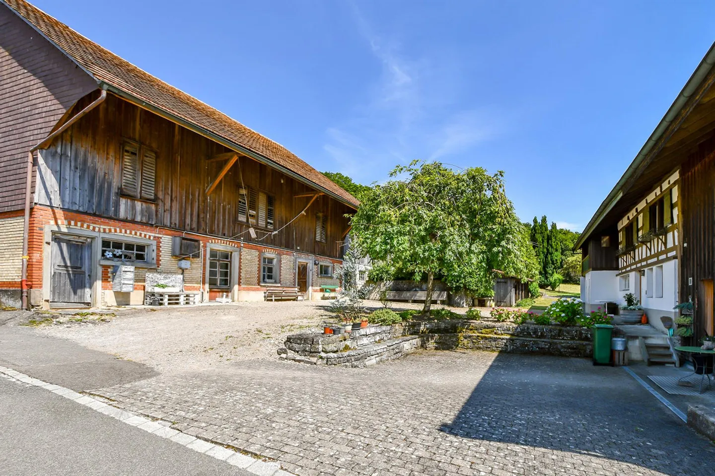 Terreno attraente con casa in legno esistente - Foto 6 di 16