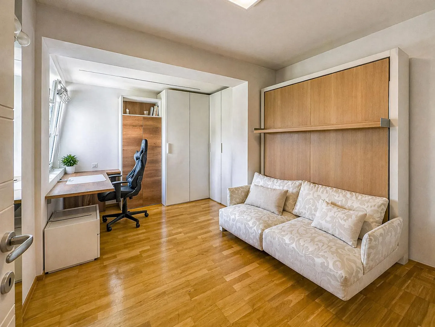 Ampio appartamento con vista lago - Foto 5 di 9