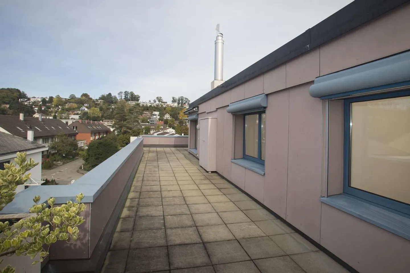 Gemütliche Dachwohnung mit Cheminée und grosser Terrasse - Foto 1 von 9