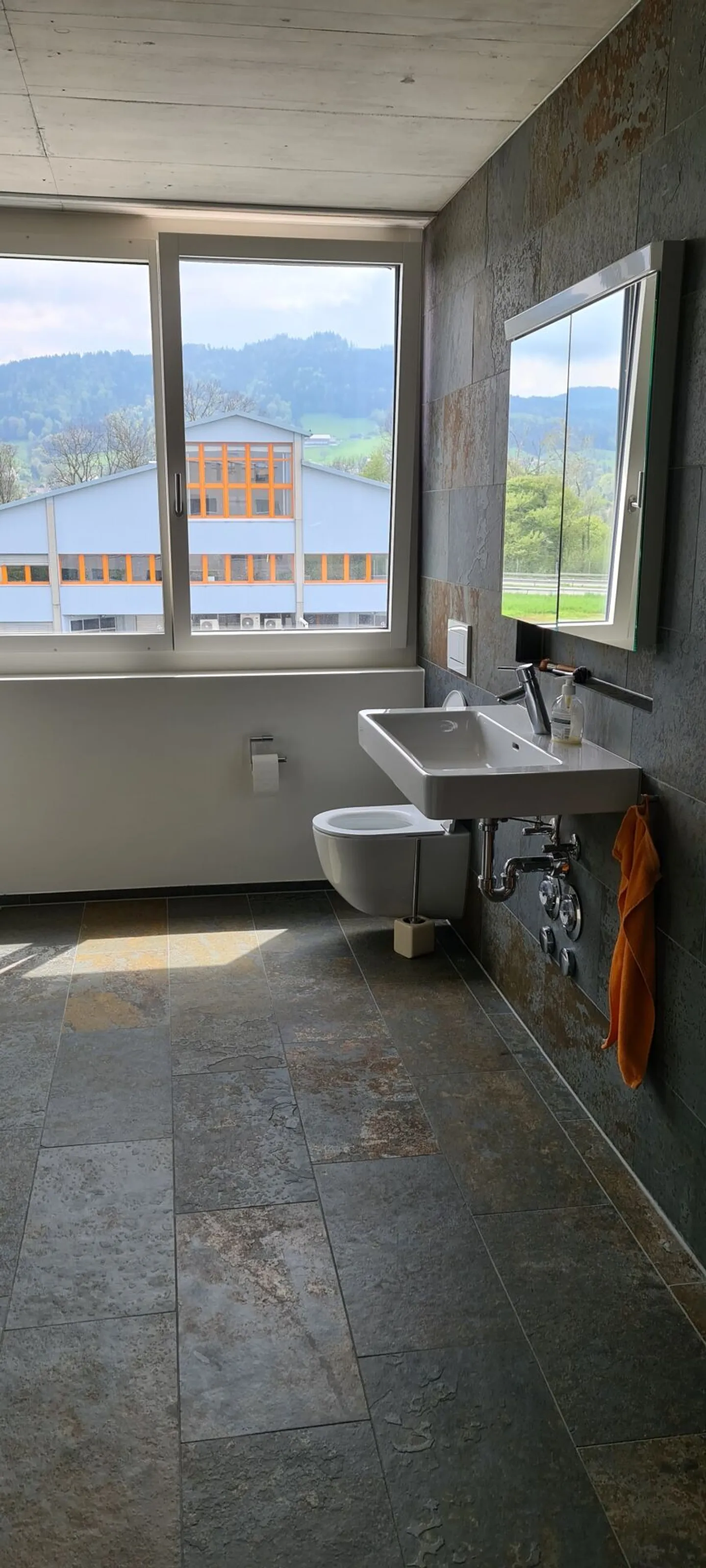 Appartamento moderno di 2,5 stanze con vista - Foto 5 di 8