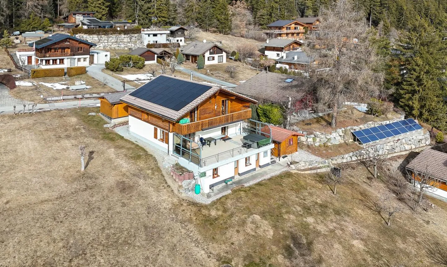 Wunderschönes, außergewöhnliches Chalet in erhöhter Lage von Savièse - Foto 1 von 11