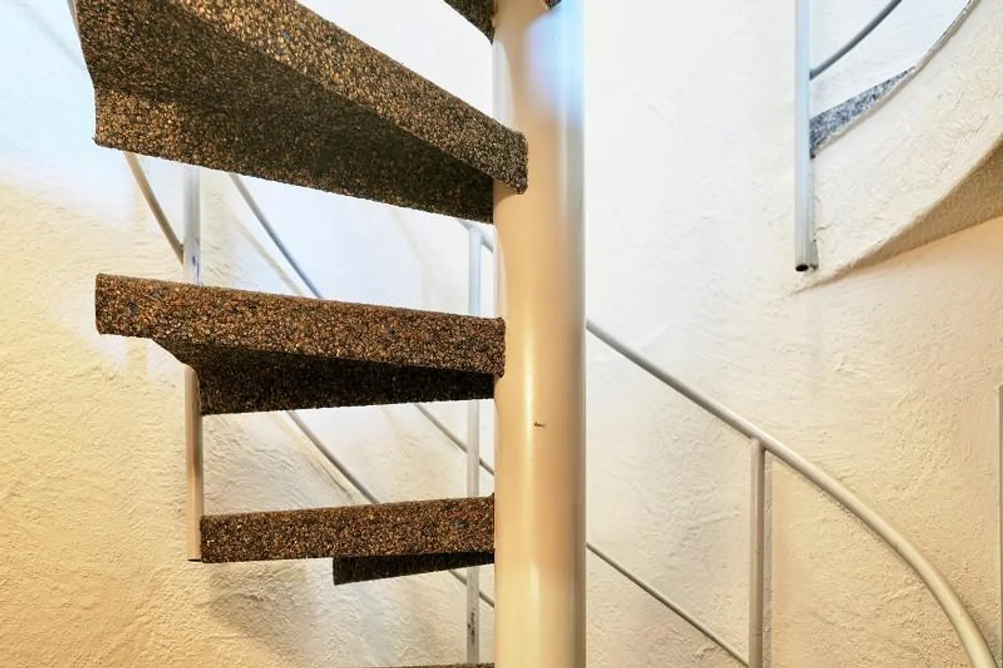 Appartamento duplex 3,5 locali in una posizione molto tranquilla e soleggiata con vista... - Foto 16 di 30