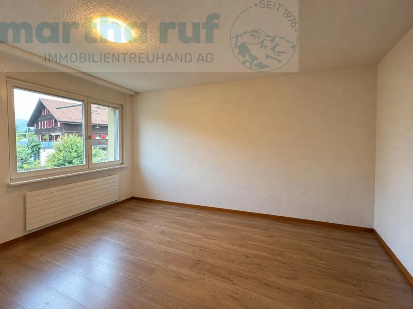 Appartement 2.5 pièces au 1er étage avec ascenseur dans l'immeuble - Photo 3 sur 7