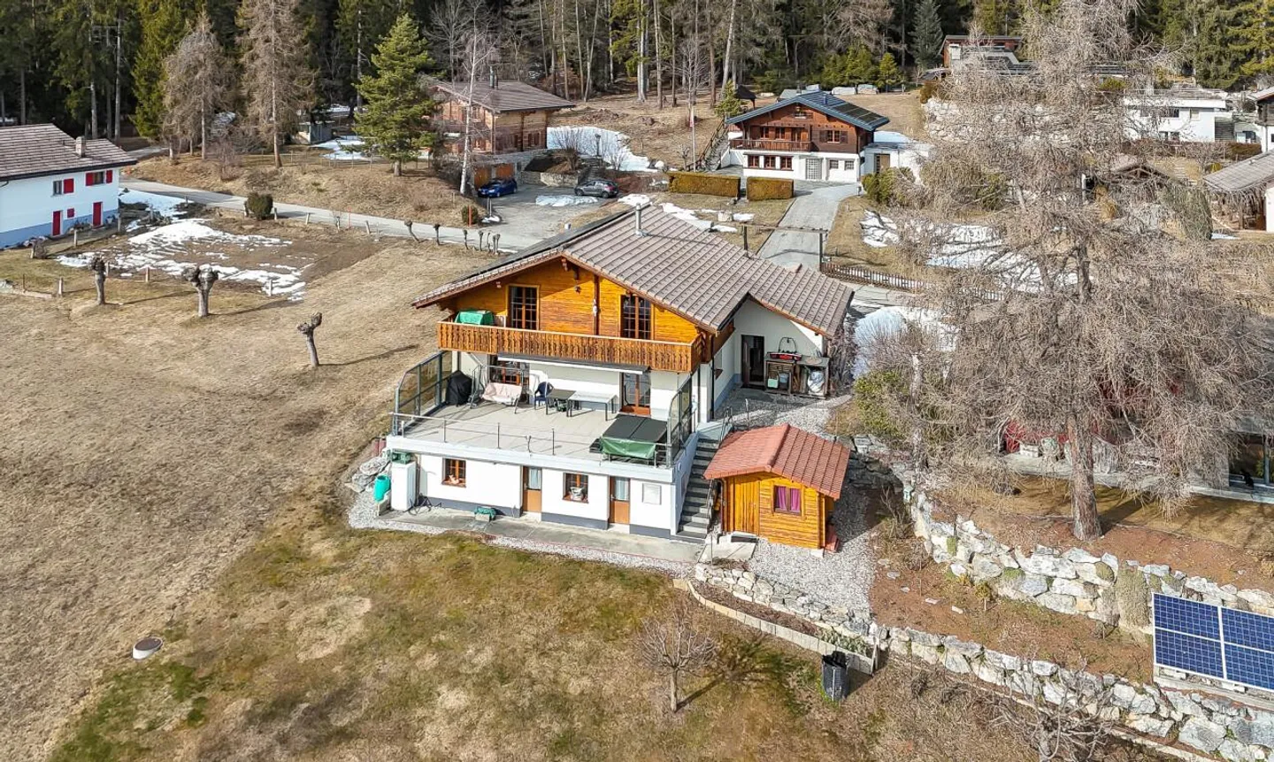 Wunderschönes, außergewöhnliches Chalet in erhöhter Lage von Savièse - Foto 3 von 11
