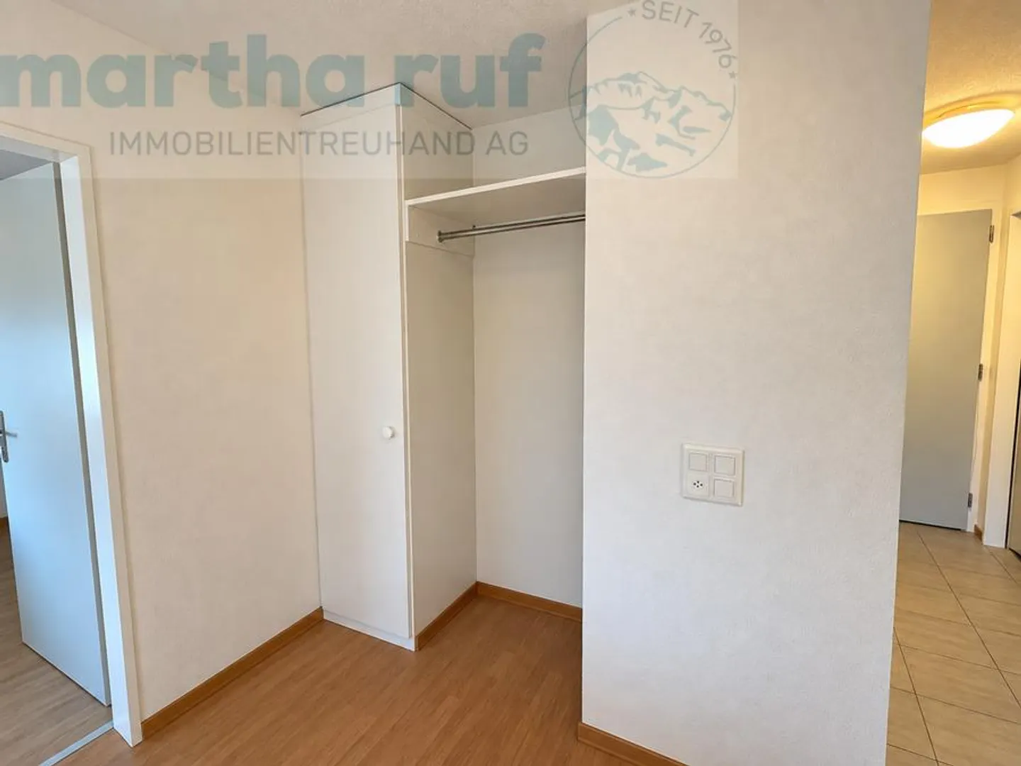 Appartement 2.5 pièces au 1er étage avec ascenseur dans l'immeuble - Photo 5 sur 7