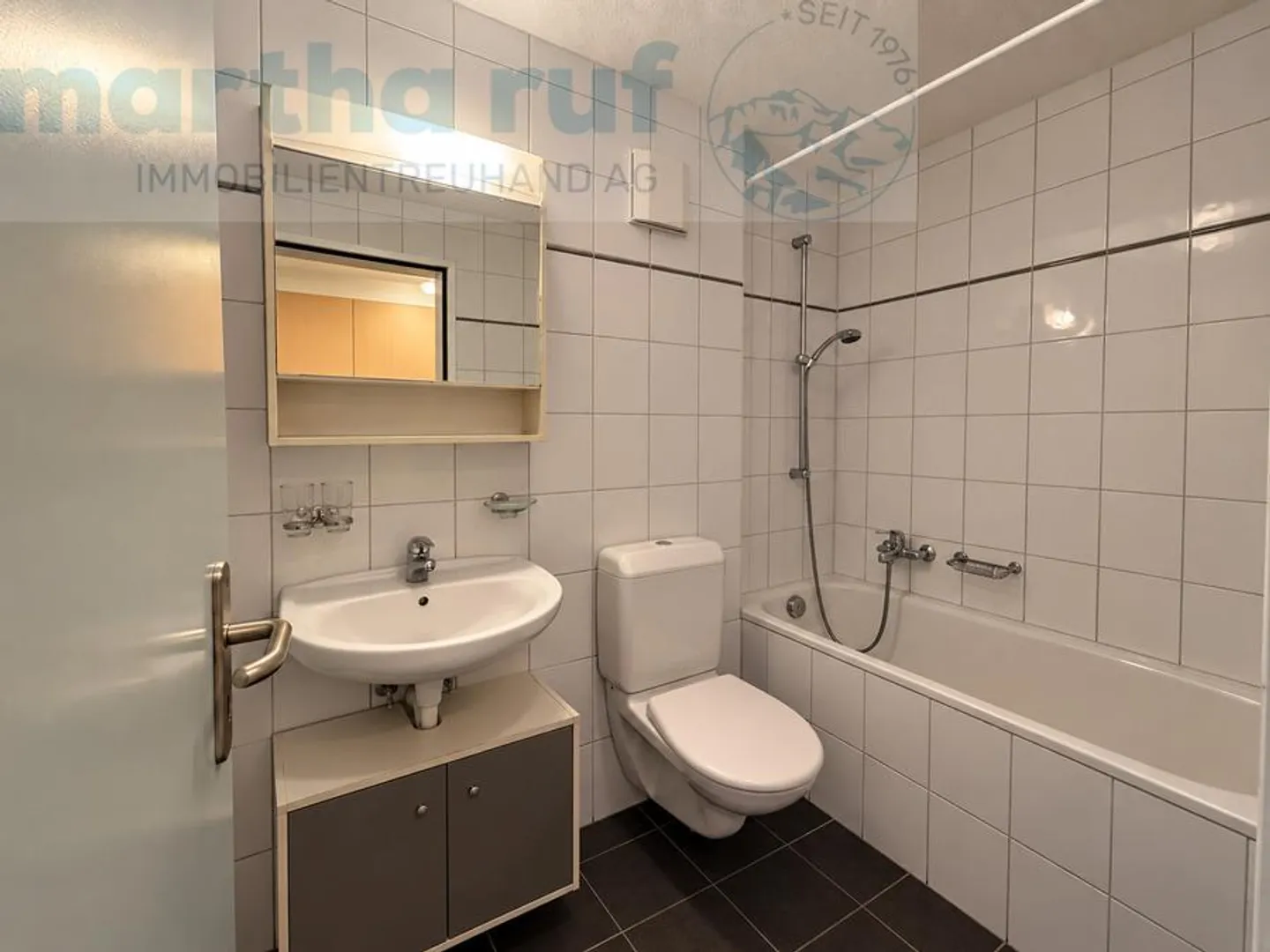 Appartement 2.5 pièces au 1er étage avec ascenseur dans l'immeuble - Photo 6 sur 7