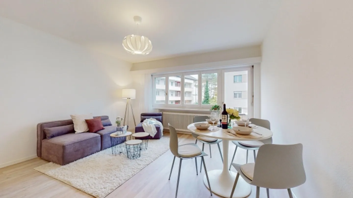 «FRISCH RENOVIERTE STADTWOHNUNG MIT ZWEI BALKONEN» - Foto 1 von 8