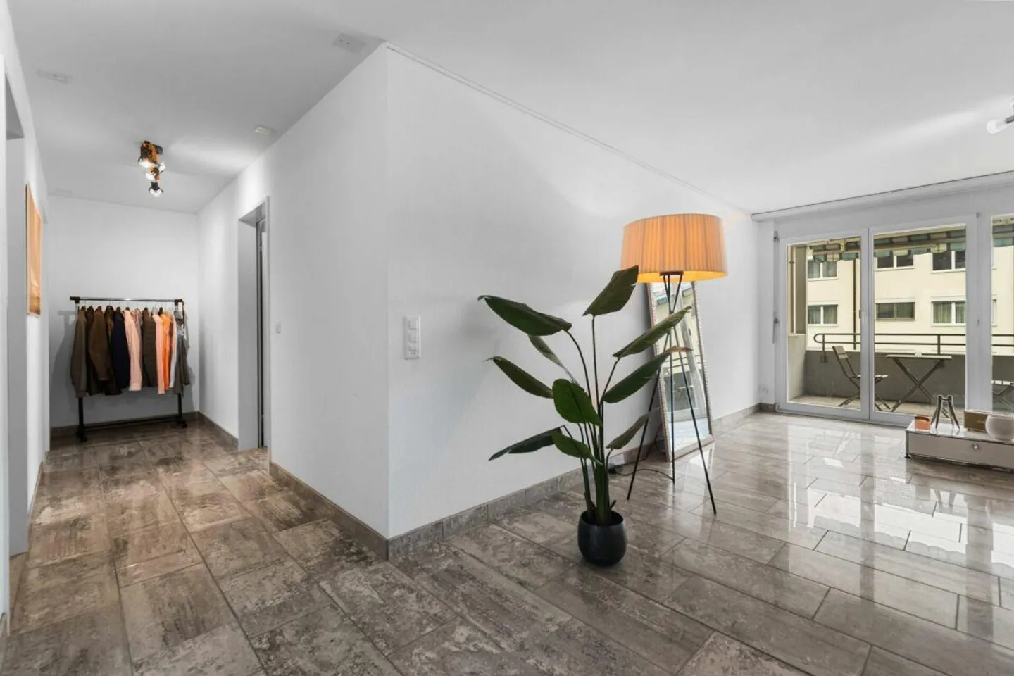 Apartment for rent - Photo 2 of 17