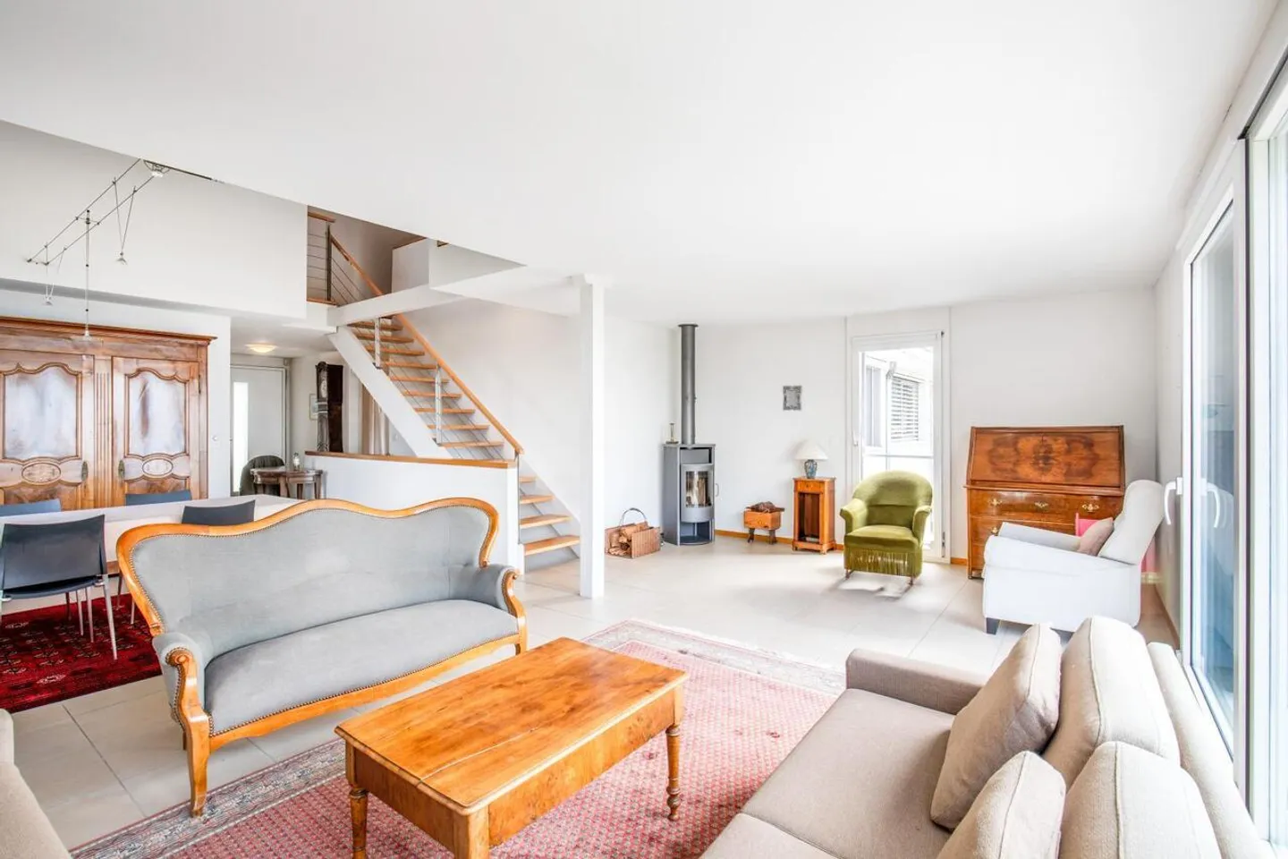 Maison dans un quartier résidentiel avec vue imprenable sur le lac - Photo 4 sur 13