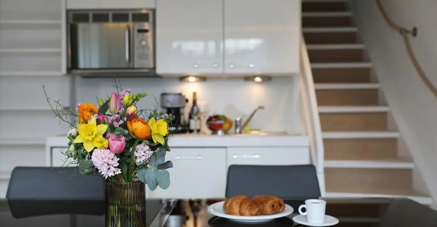 Modern Apartment in Zurich - Photo 2 of 4