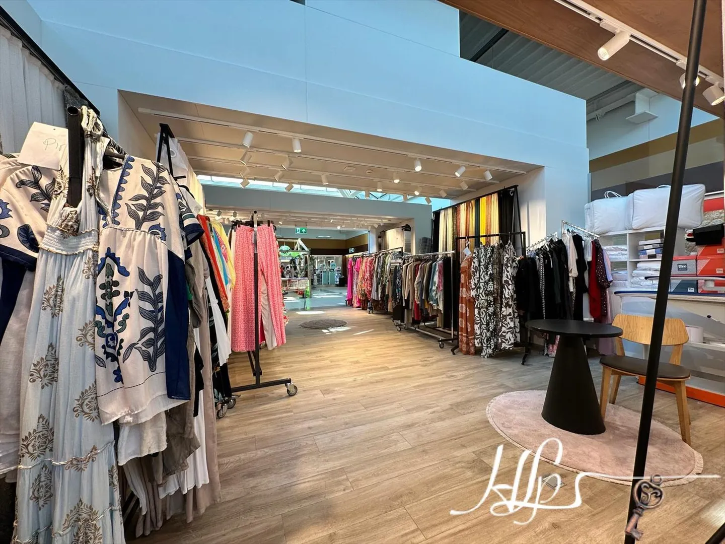 Commerce - Photo 3 of 3