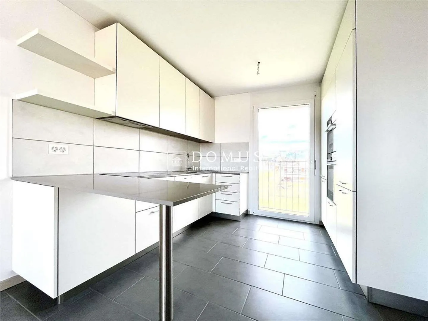 Duplex moderno con terrazzo - Foto 3 di 10