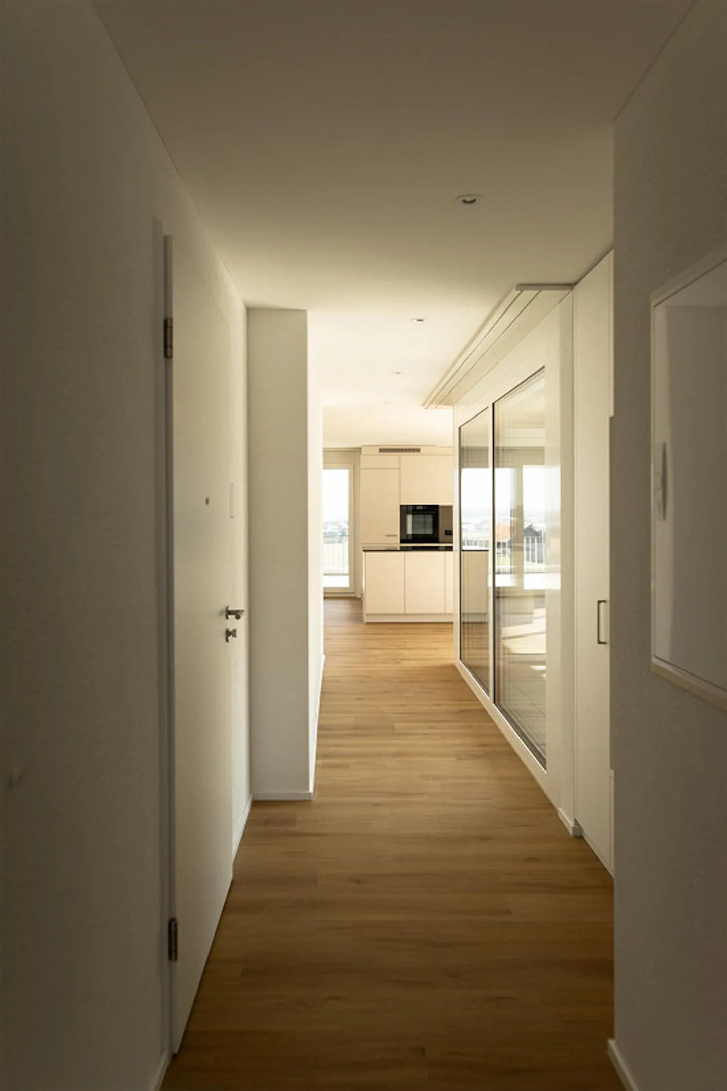 Appartamento attico di 3,5 stanze in edificio commerciale con due grandi terrazze - Foto 2 di 25