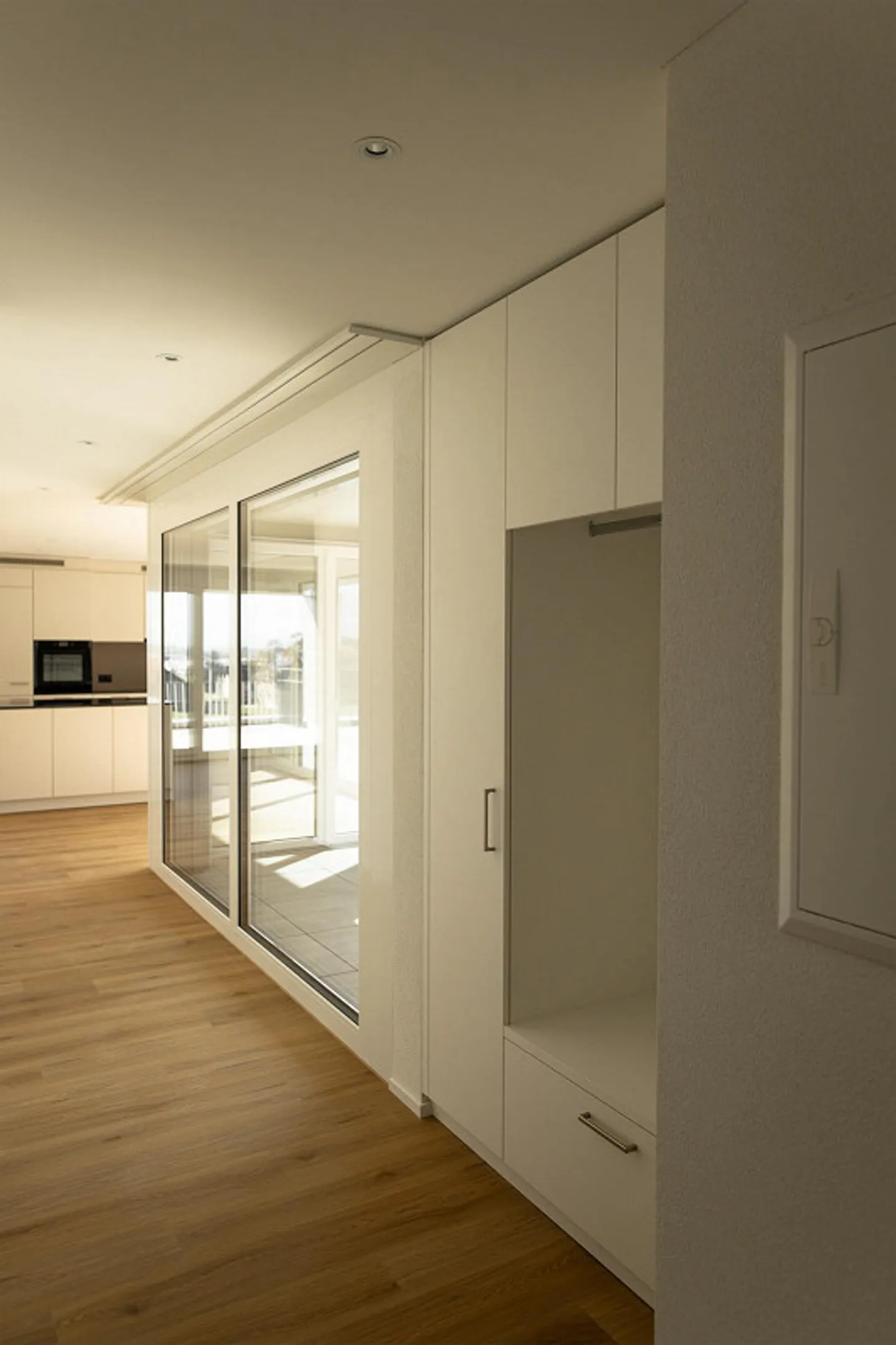 Appartamento attico di 3,5 stanze in edificio commerciale con due grandi terrazze - Foto 3 di 25