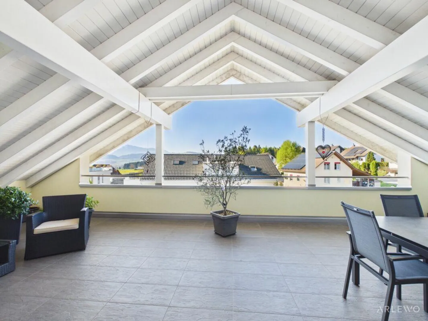 Loge with a View - Photo 5 of 12