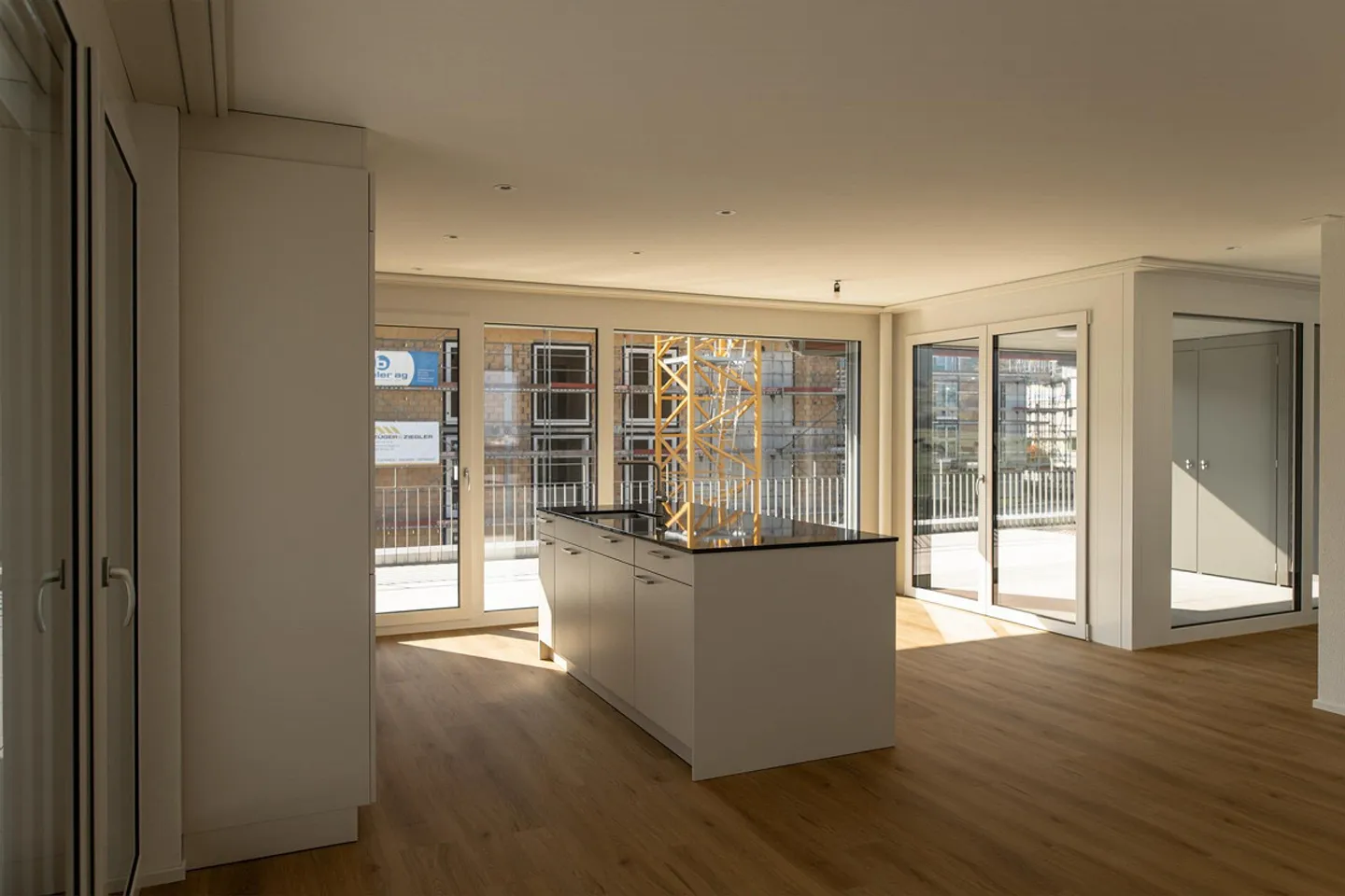 Appartamento attico di 3,5 stanze in edificio commerciale con due grandi terrazze - Foto 6 di 25