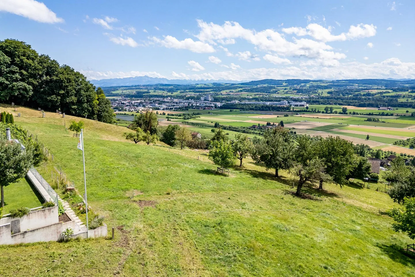 Terreno edificabile esclusivo con vista sulle montagne in posizione collinare sud - Foto 4 di 6